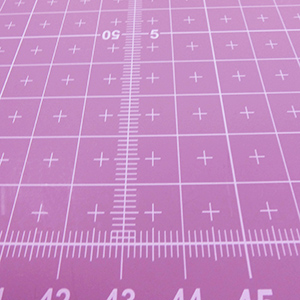 薰衣草色面料
四周採最精密的1mm印刷設計，符合各種精細產業切割需求.